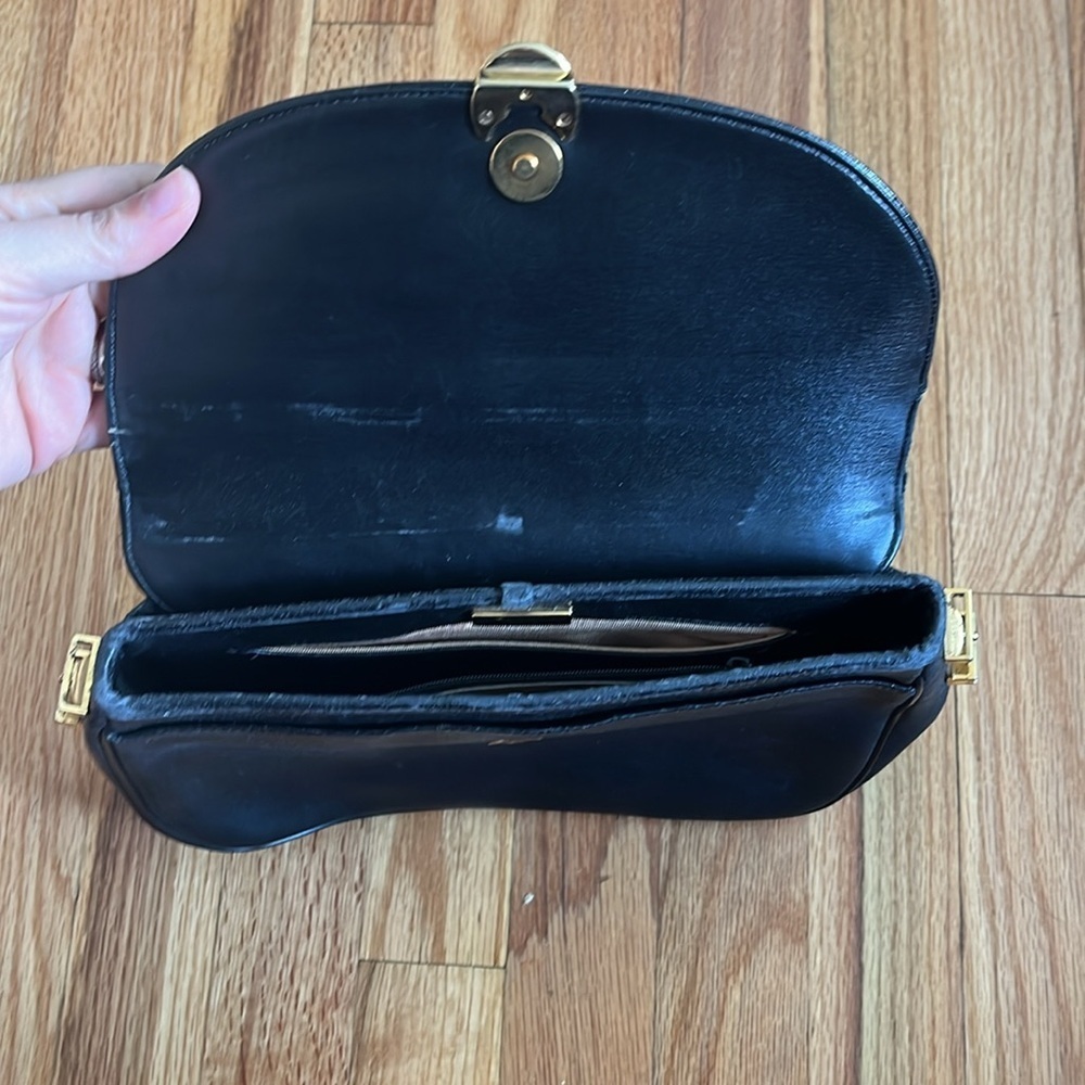 GIVENCHY VINTAGE black leather purse with gold hardware - Picture 3 of 11